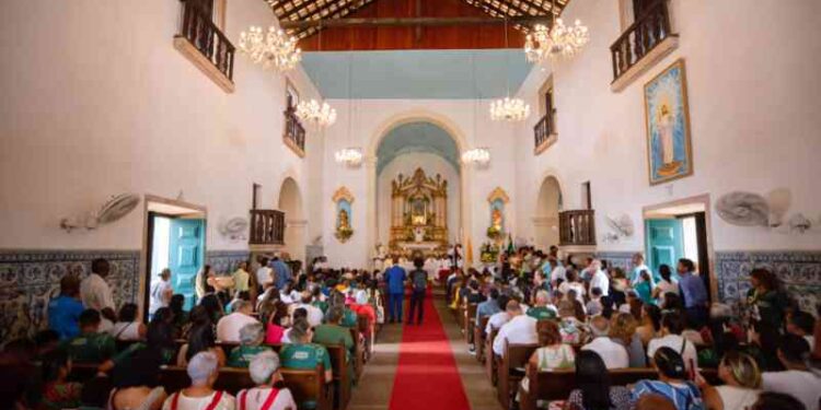 durante-missa-solene,-fieis-celebram-o-padroeiro-de-lauro-de-freitas