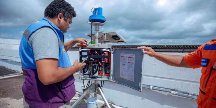 defesa-civil-acompanha-tecnicos-do-cemaden-durante-manutencao-preventiva