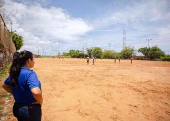 prefeita-debora-regis-prestigia-campeonato-de-futebol-do-capelao