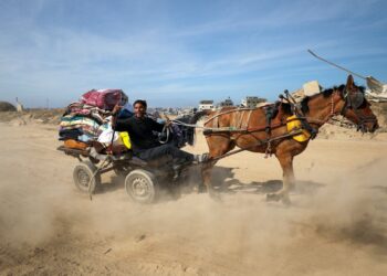 israel-solta-90-palestinos-apos-libertacao-de-tres-refens-do-hamas