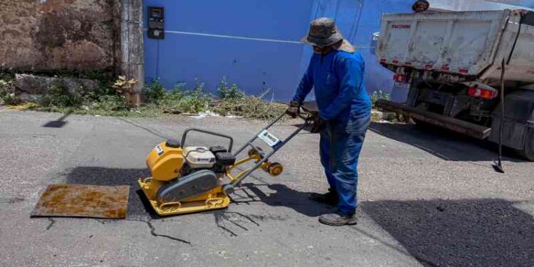 prefeitura-de-lauro-de-freitas-intensifica-operacao-tapa-buraco