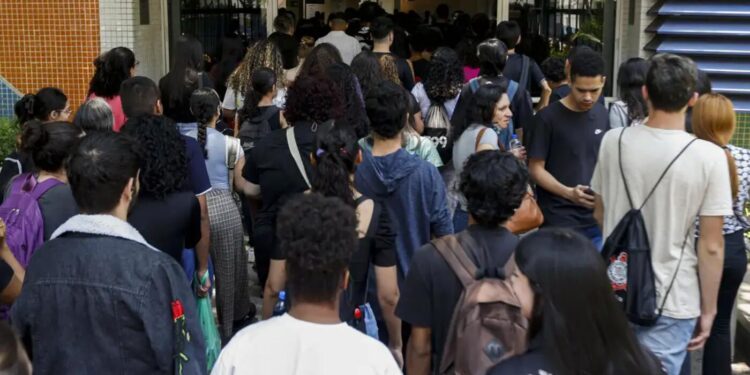 pe-de-meia:-com-recursos-suspensos-pelo-tcu,-como-ficam-os-repasses-para-os-alunos?