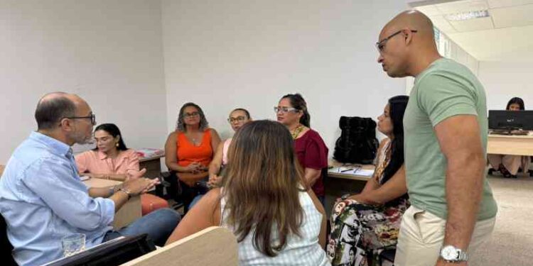 reuniao-debate-novos-caminhos-para-educacao-de-jovens-e-adultos-em-lauro-de-freitas