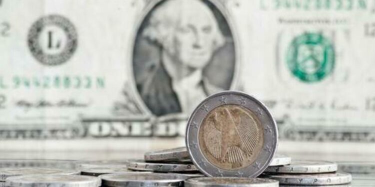 dolar-fecha-em-queda,-a-r$-5,91