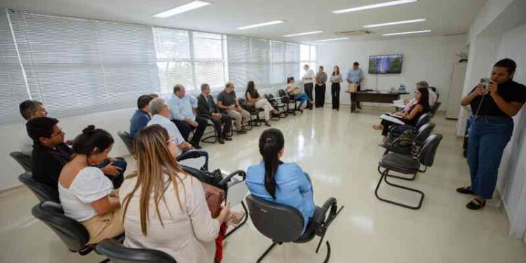 lauro-de-freitas-reforca-compromisso-na-saude-regional-em-assembleia-do-consorcio-mrn