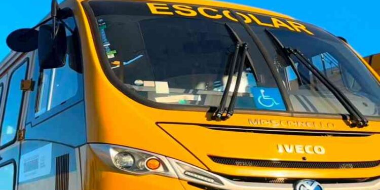 prefeitura-recebe-novo-onibus-escolar-para-fortalecer-a-frota