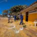 mutirao-de-limpeza-prepara-praia-de-buraquinho-para-festa-de-iemanja