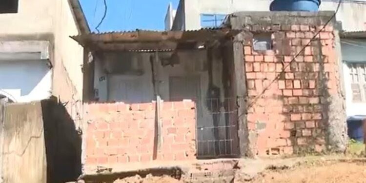 Criança é baleada no rosto dentro de casa enquanto dormia em Salvador