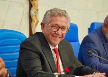 Caetano toma posse em Camaçari e fala em unificação: “Governarei para toda cidade”