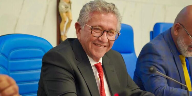 Caetano toma posse em Camaçari e fala em unificação: “Governarei para toda cidade”