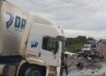 Acidente entre caminhão e carro na divisa da Bahia com Minas deixa cinco mortos.