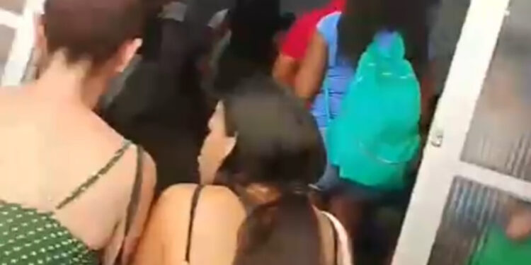 Pacientes denunciam demora e falta de médicos na UPA Itapuã