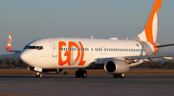 Gol reduz serviço de bordo em voos domésticos e os de curta duração servirá água