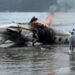 Avião ultrapassa pista, explode e deixa mortos em tragédia na Praia do Cruzeiro, em Ubatuba
