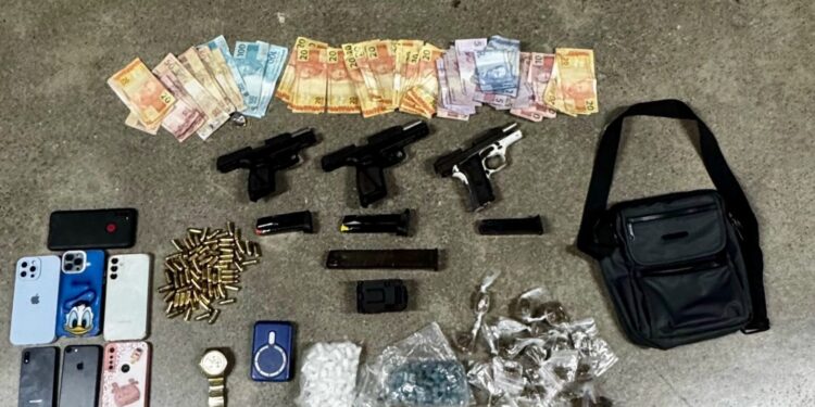 Confronto em Tancredo Neves deixa três suspeitos mortos; armamento e drogas são apreendidos