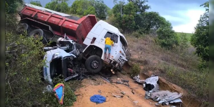 Quatro pessoas da mesma família morrem em acidente na Bahia