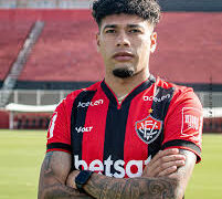 Vitória libera volante para procurar novo clube