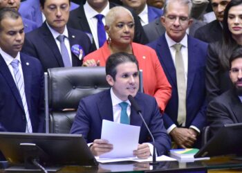 “o-povo-brasileiro-nao-quer-discordia,-quer-emprego”,-diz-hugo-motta