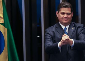 “nao-estou-em-busca-de-protagonismo”,-diz-alcolumbre-apos-ser-eleito