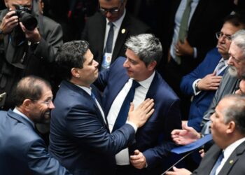 davi-alcolumbre-e-eleito-presidente-do-senado-com-ampla-maioria