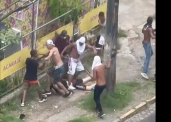 confronto-entre-torcidas-no-recife-deixa-feridos-e-destruicao-nas-ruas