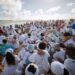 celebracoes-a-iemanja-levam-centenas-de-pessoas-a-praia-de-buraquinho