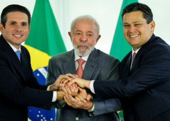 “sou-amigo-dos-dois”,-diz-lula-sobre-novos-presidentes-do-legislativo