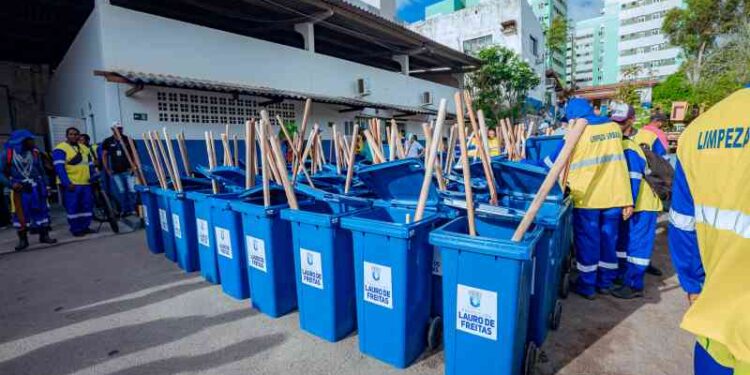 prefeitura-realiza-entrega-de-kit-e-fardamento-aos-agentes-de-limpeza