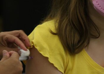 volta-as-aulas:-especialistas-reforcam-importancia-da-vacinacao