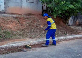 prefeitura-realiza-rocagem-e-capinacao-em-vias-publicas