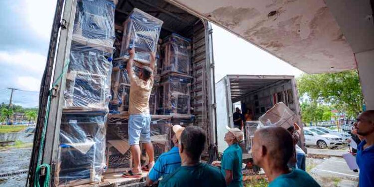 prefeitura-adquire-3-mil-itens-mobiliarios-e-inicia-distribuicao-para-as-escolas-municipais
