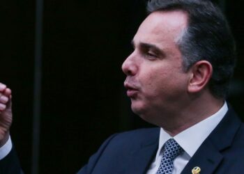 pacheco-se-despede-e-cita-defesa-da-democracia-como-legado