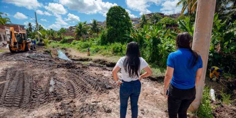 prefeita-debora-regis-visita-obras-em-andamento-para-prevenir-alagamentos