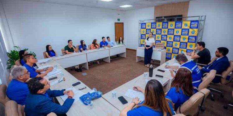 prefeita-debora-regis-e-secretariado-avaliam-50-dias-de-gestao,-durante-encontro