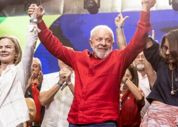 em-evento-dos-45-anos-do-pt,-lula-pede-defesa-da-democracia