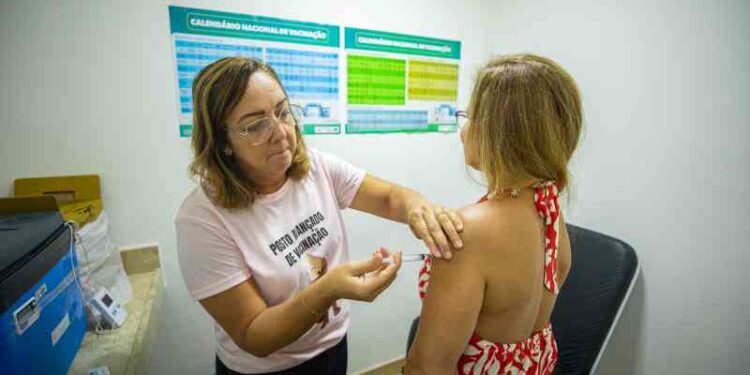 vacinacao-contra-a-covid-19-acontece-em-unidades-de-saude-do-municipio