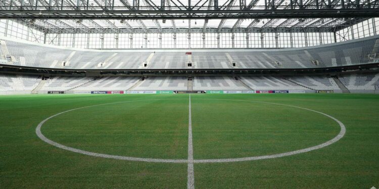 sintetico-ou-natural:-o-que-esta-em-debate-em-relacao-aos-tipos-de-gramado-utilizados-no-futebol?