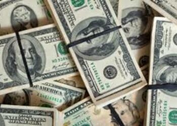 dolar-fecha-em-alta-apos-anuncio-de-tarifas-de-trump