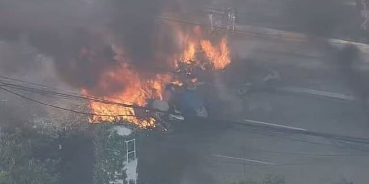 Avião de pequeno porte cai na Zona Oeste de São Paulo