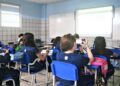 Governo da Bahia reforça a proibição de celulares em salas de aula