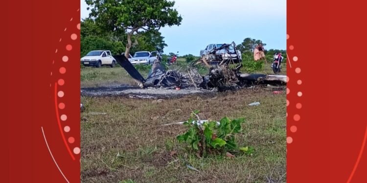 Queda de avião no Extremo Sul da Bahia deixa um morto e um ferido