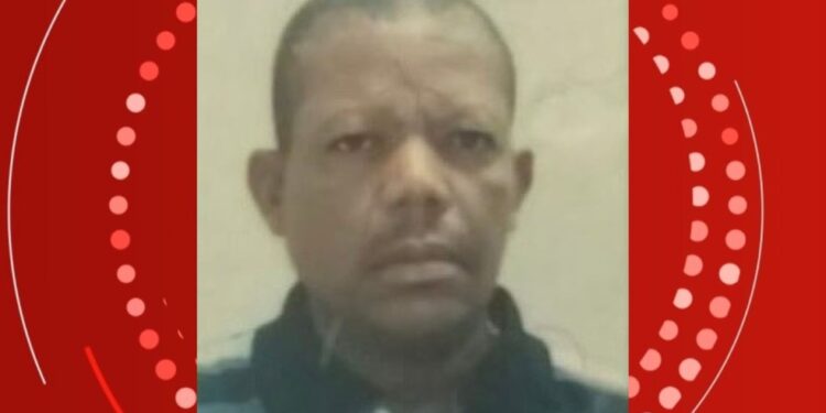 Homem é encontrado morto dentro da própria casa na Bahia; esposa disse que vítima escorregou e caiu em cima de faca