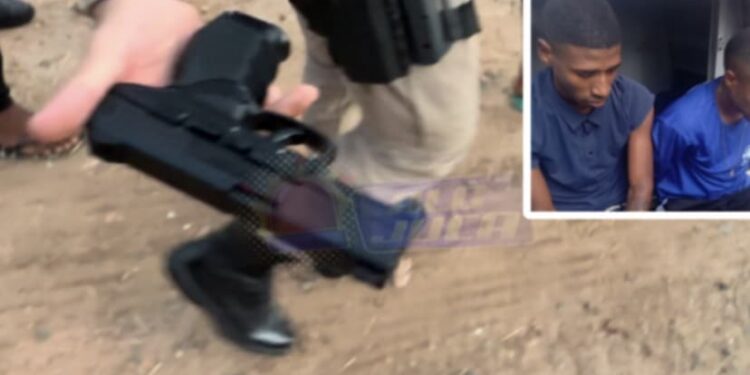 Dupla é presa após assaltar idosas no Caminho das Árvores; Salvador