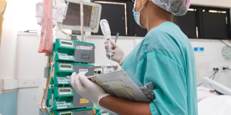 Governo divulga processo seletivo para contratação de 3,7 mil profissionais de saúde