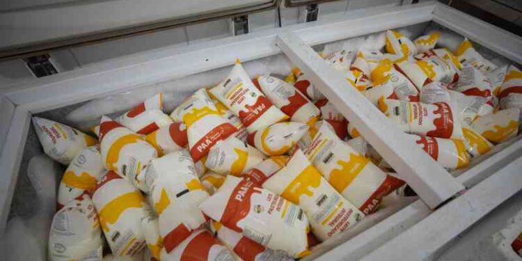 prefeitura-distribui-mais-2.400-litros-de-leite-nesta-quinta-feira-(6)