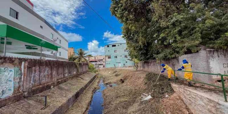 av.-2-de-julho-e-contemplada-com-limpeza-de-canal