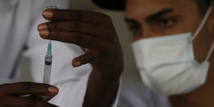 covid-19:-brasil-ultrapassa-130,5-mil-casos-em-2025