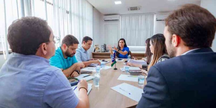 prefeita-debora-dialoga-com-secretariado-para-o-fortalecimento-da-administracao-municipal