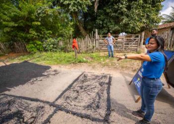 prefeita-debora-regis-acompanha-servicos-da-operacao-buraco-zero