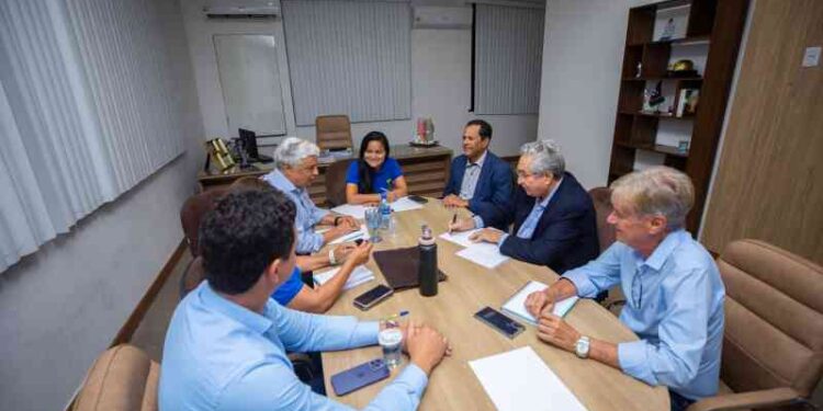 debora-regis-recebe-gestor-da-casa-civil-de-salvador-e-trata-planejamento-estrategico